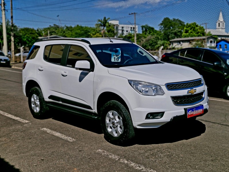 CHEVROLET TRAILBLAZER 2.8 LTZ 4X4 16V TURBO DIESEL 4P AUTOMÁTICO 2016/2016 CRUZEIRO MULTIMARCAS CRUZEIRO DO SUL / Carros no Vale