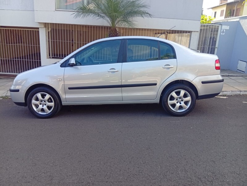 VOLKSWAGEN POLO SEDAN 1.6 2004/2004 ALTERNATIVA VEÍCULOS LAJEADO / Carros no Vale