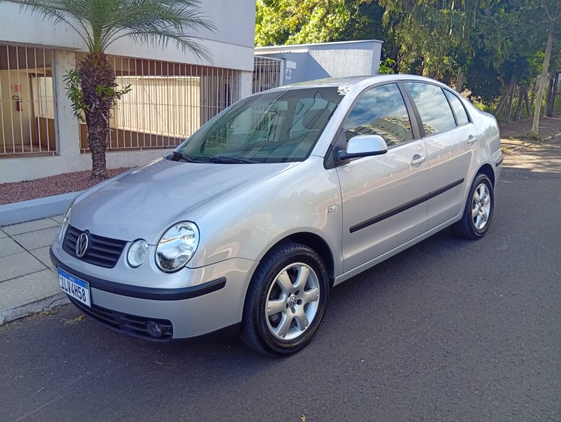 VOLKSWAGEN POLO SEDAN 1.6 2004/2004 ALTERNATIVA VEÍCULOS LAJEADO / Carros no Vale