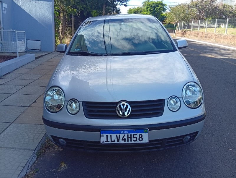 VOLKSWAGEN POLO SEDAN 1.6 2004/2004 ALTERNATIVA VEÍCULOS LAJEADO / Carros no Vale