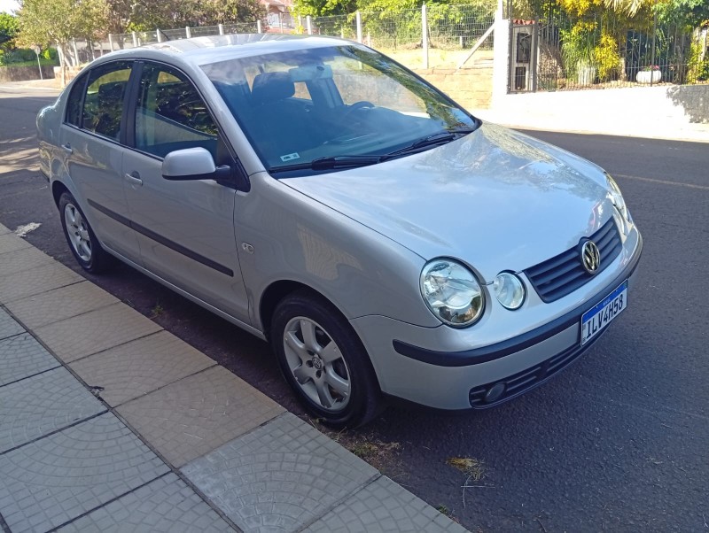 VOLKSWAGEN POLO SEDAN 1.6 2004/2004 ALTERNATIVA VEÍCULOS LAJEADO / Carros no Vale