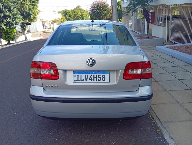 VOLKSWAGEN POLO SEDAN 1.6 2004/2004 ALTERNATIVA VEÍCULOS LAJEADO / Carros no Vale