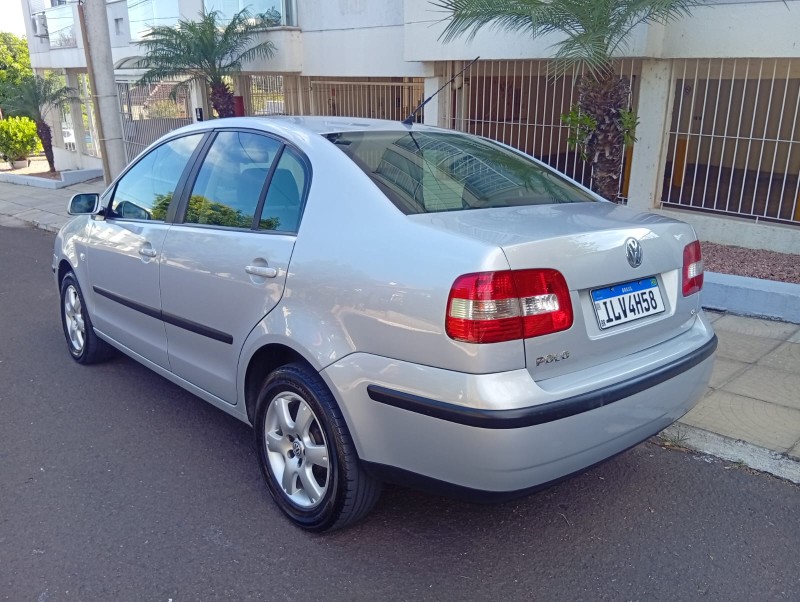 VOLKSWAGEN POLO SEDAN 1.6 2004/2004 ALTERNATIVA VEÍCULOS LAJEADO / Carros no Vale