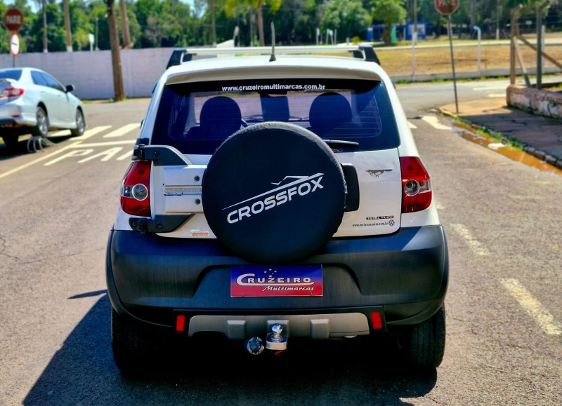 VOLKSWAGEN CROSSFOX 1.6 MANUAL 2009/2009 CRUZEIRO MULTIMARCAS CRUZEIRO DO SUL / Carros no Vale