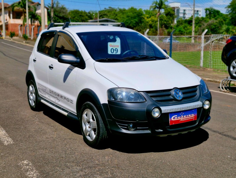 VOLKSWAGEN CROSSFOX 1.6 MANUAL 2009/2009 CRUZEIRO MULTIMARCAS CRUZEIRO DO SUL / Carros no Vale