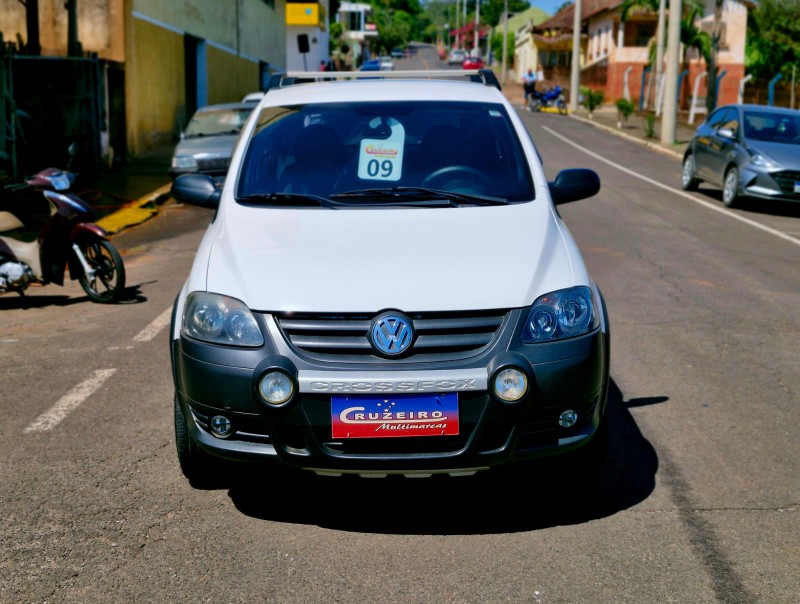 VOLKSWAGEN CROSSFOX 1.6 MANUAL 2009/2009 CRUZEIRO MULTIMARCAS CRUZEIRO DO SUL / Carros no Vale