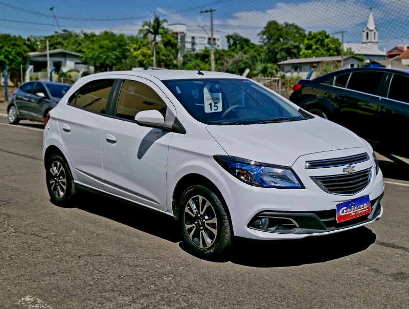 CHEVROLET ONIX 1.4 LTZ 2014/2015 CRUZEIRO MULTIMARCAS CRUZEIRO DO SUL / Carros no Vale