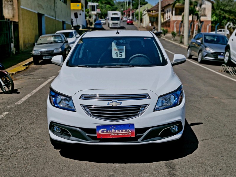 CHEVROLET ONIX 1.4 LTZ 2014/2015 CRUZEIRO MULTIMARCAS CRUZEIRO DO SUL / Carros no Vale