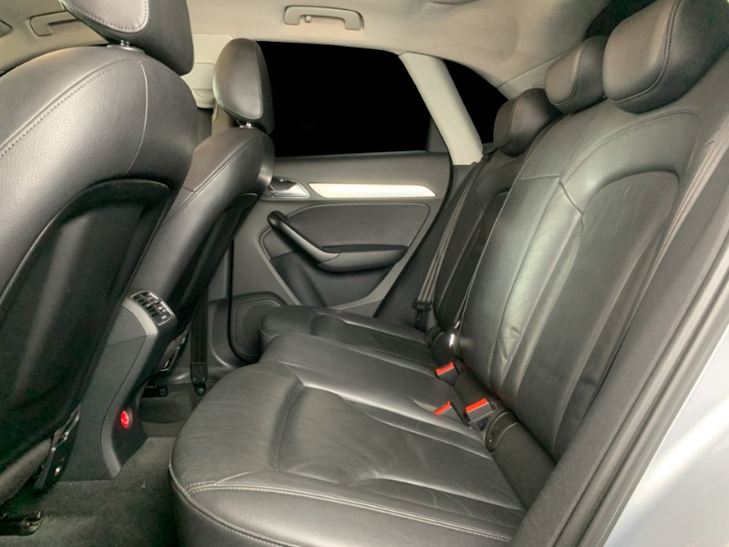 AUDI Q3 2.0 TFSI AMBIENTE QUATTRO 4P GASOLINA S TRONIC 2015/2016 DUARTE VEÍCULOS PORTO ALEGRE / Carros no Vale