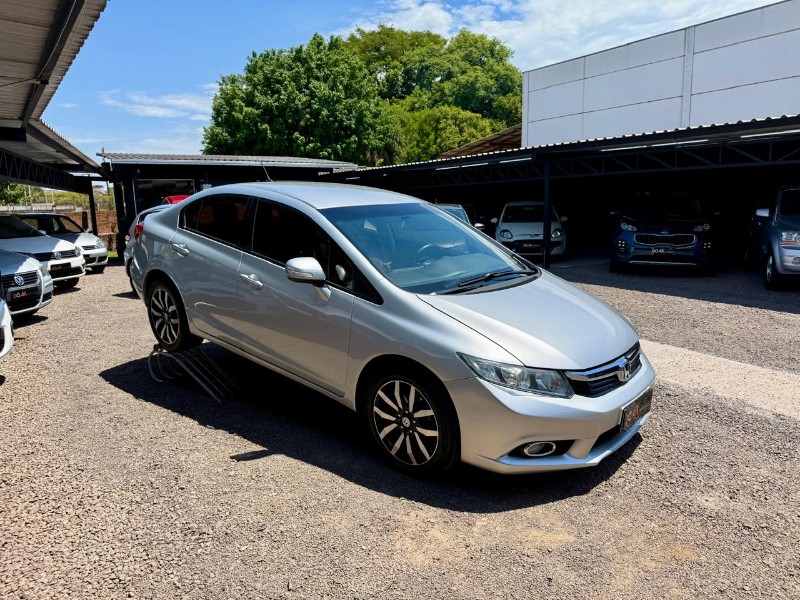 HONDA CIVIC 2.0 LXR /2014 AR MULTIMARCAS VENÂNCIO AIRES / Carros no Vale
