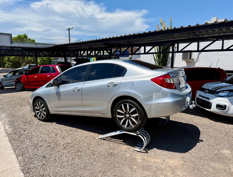 HONDA CIVIC 2.0 LXR /2014 AR MULTIMARCAS VENÂNCIO AIRES / Carros no Vale
