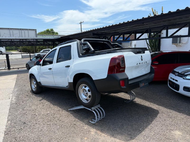 RENAULT DUSTER OROCH EXPRESS 1.6 FLEX 16V MEC. /2020 AR MULTIMARCAS VENÂNCIO AIRES / Carros no Vale
