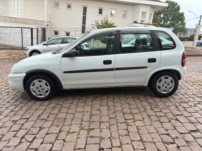 CHEVROLET CORSA HATCH CORSA WIND 1.0 MPFI 4P 2001/2001 COMPLETO VEÍCULOS GUAPORÉ / Carros no Vale
