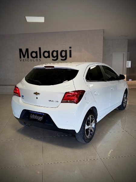 CHEVROLET ONIX 1.4 LTZ AUT. 2017/2017 MALAGGI VEÍCULOS ENCANTADO / Carros no Vale CHEVROLET ONIX 1.4 LTZ AUT. 2017/2017 MALAGGI VEÍCULOS ENCANTADO / Carros no Vale