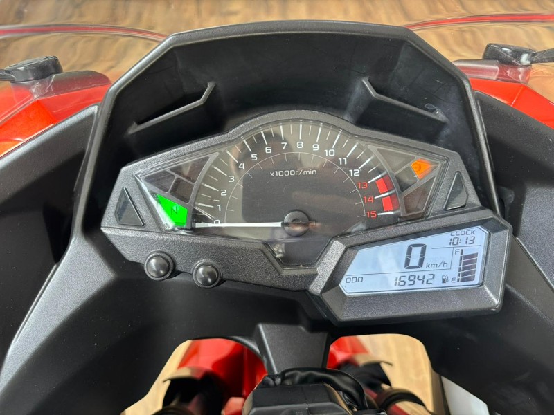 KAWASAKI NINJA 300 /2014 RT 811 VEÍCULOS ARROIO DO MEIO / Carros no Vale