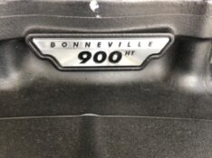 TRIUMPH BONNEVILLE 2021/2021 JASER MOTOS LAJEADO / Carros no Vale