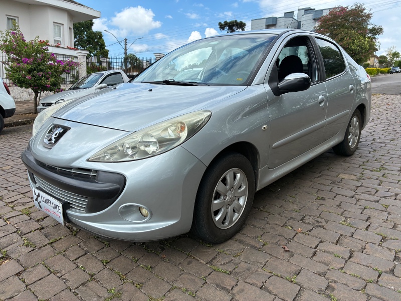 PEUGEOT 207 SEDAN 207 PASSION XR SPORT 1.4 8V (FLEX) 2011/2011 COMPLETO VEÍCULOS GUAPORÉ / Carros no Vale