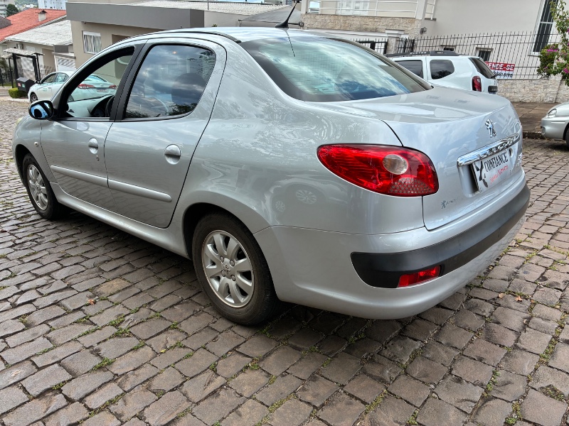PEUGEOT 207 SEDAN 207 PASSION XR SPORT 1.4 8V (FLEX) 2011/2011 COMPLETO VEÍCULOS GUAPORÉ / Carros no Vale