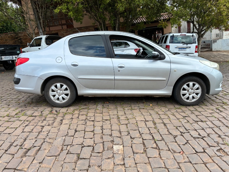 PEUGEOT 207 SEDAN 207 PASSION XR SPORT 1.4 8V (FLEX) 2011/2011 COMPLETO VEÍCULOS GUAPORÉ / Carros no Vale