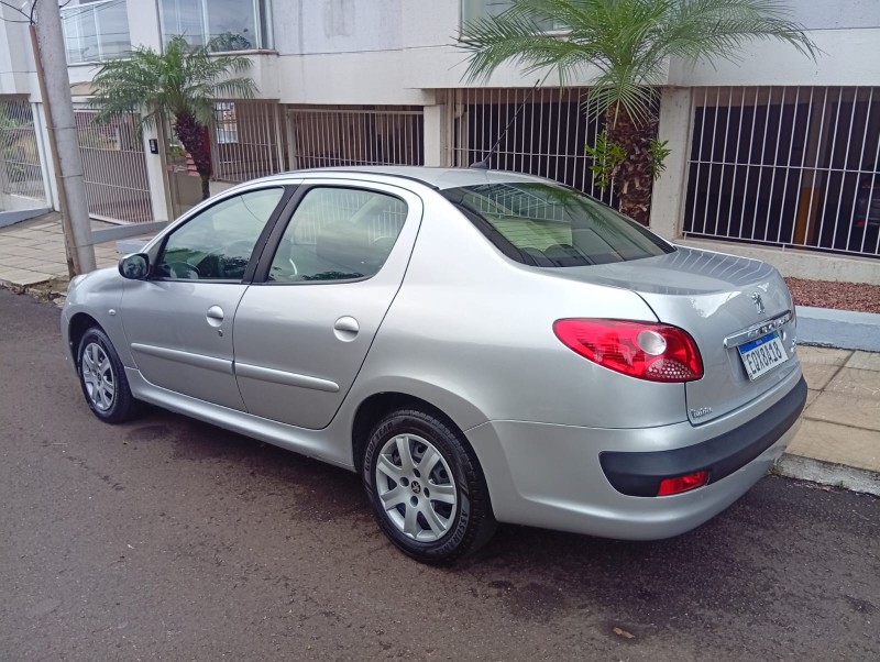 PEUGEOT 207PASSION XR 1.4 2010/2011 ALTERNATIVA VEÍCULOS LAJEADO / Carros no Vale