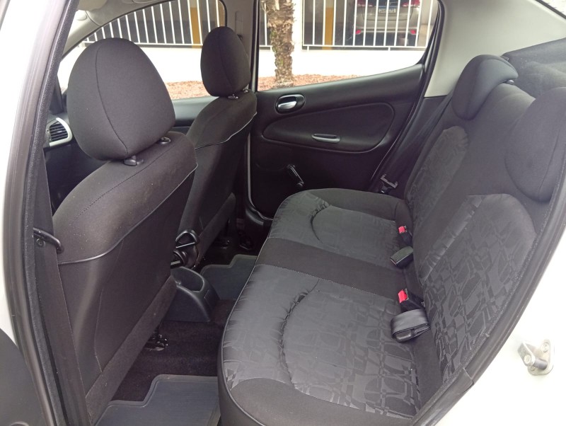 PEUGEOT 207PASSION XR 1.4 2010/2011 ALTERNATIVA VEÍCULOS LAJEADO / Carros no Vale