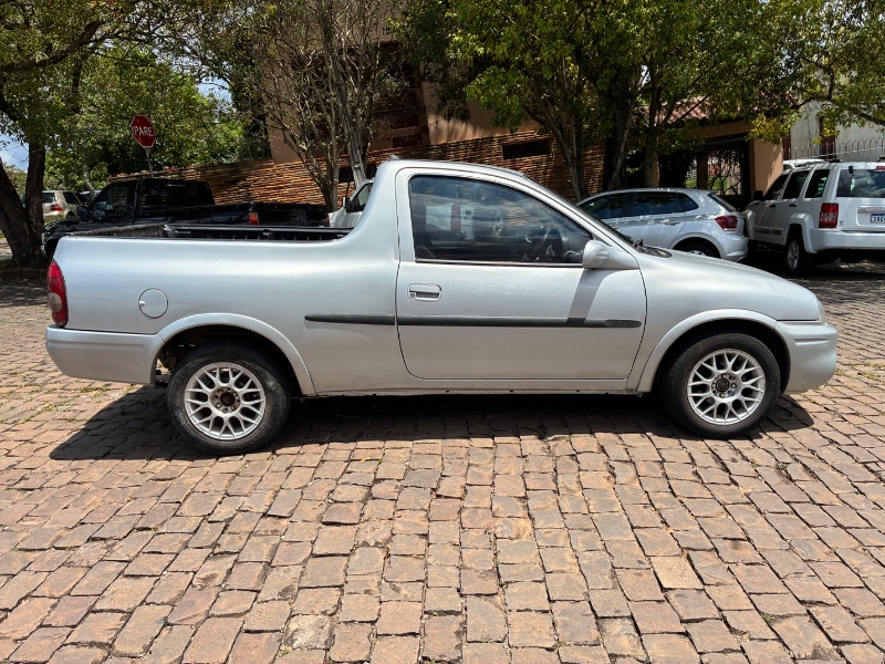 CHEVROLET CORSA 1.6 GL CS PICK-UP 8V 2001/2001 COMPLETO VEÍCULOS GUAPORÉ / Carros no Vale CHEVROLET CORSA 1.6 GL CS PICK-UP 8V 2001/2001 COMPLETO VEÍCULOS GUAPORÉ / Carros no Vale