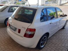 FIAT STILO 1.8 2004/2005 RENAUTO VEÍCULOS LAJEADO / Carros no Vale