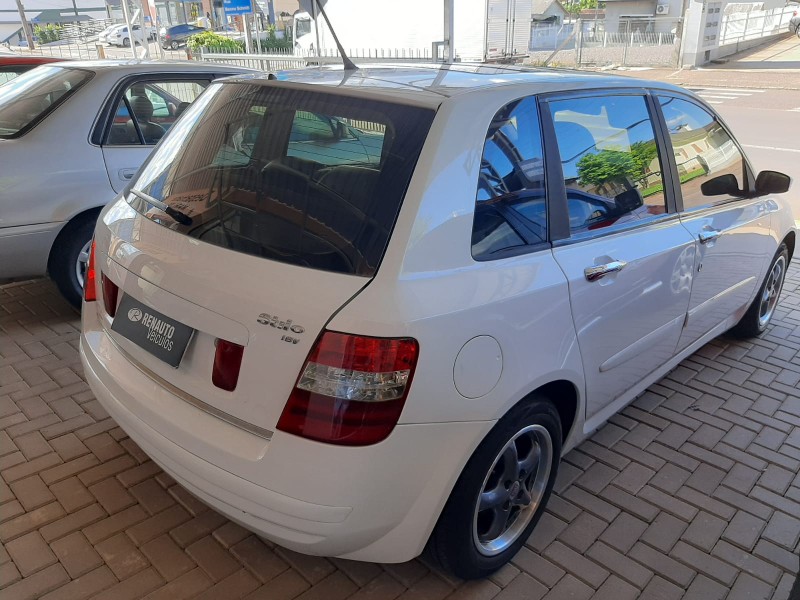 FIAT STILO 1.8 2004/2005 RENAUTO VEÍCULOS LAJEADO / Carros no Vale FIAT STILO 1.8 2004/2005 RENAUTO VEÍCULOS LAJEADO / Carros no Vale