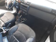 FIAT STILO 1.8 2004/2005 RENAUTO VEÍCULOS LAJEADO / Carros no Vale