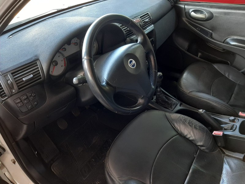 FIAT STILO 1.8 2004/2005 RENAUTO VEÍCULOS LAJEADO / Carros no Vale FIAT STILO 1.8 2004/2005 RENAUTO VEÍCULOS LAJEADO / Carros no Vale
