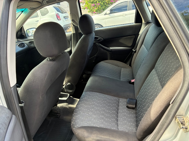 FORD FOCUS 1.6 FLEX HA 2007/2007 COMPLETO VEÍCULOS GUAPORÉ / Carros no Vale