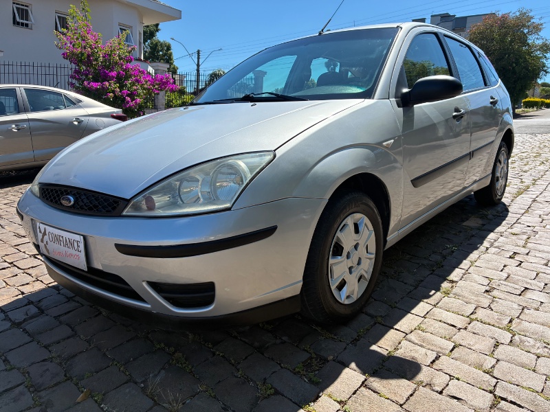 FORD FOCUS 1.6 FLEX HA 2007/2007 COMPLETO VEÍCULOS GUAPORÉ / Carros no Vale