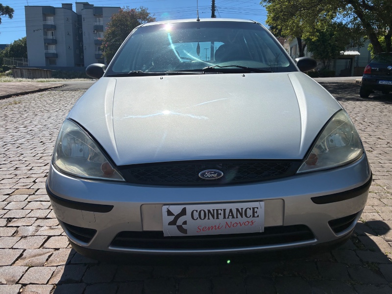 FORD FOCUS 1.6 FLEX HA 2007/2007 COMPLETO VEÍCULOS GUAPORÉ / Carros no Vale