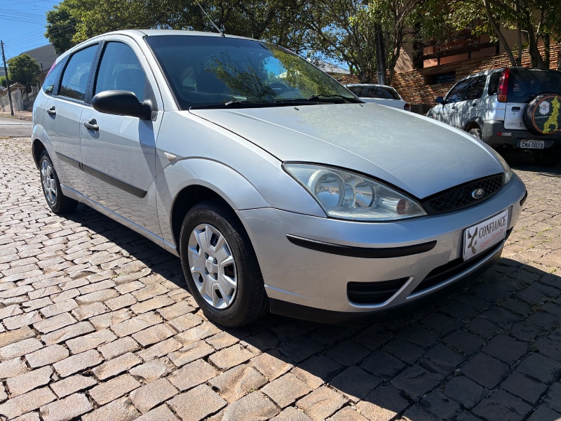 FORD FOCUS 1.6 FLEX HA 2007/2007 COMPLETO VEÍCULOS GUAPORÉ / Carros no Vale