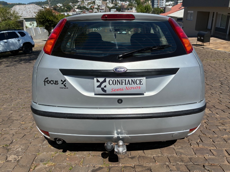 FORD FOCUS 1.6 FLEX HA 2007/2007 COMPLETO VEÍCULOS GUAPORÉ / Carros no Vale