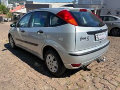 FORD FOCUS 1.6 FLEX HA 2007/2007 COMPLETO VEÍCULOS GUAPORÉ / Carros no Vale