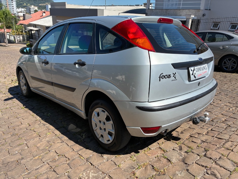 FORD FOCUS 1.6 FLEX HA 2007/2007 COMPLETO VEÍCULOS GUAPORÉ / Carros no Vale