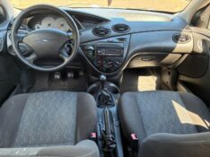 FORD FOCUS 1.6 FLEX HA 2007/2007 COMPLETO VEÍCULOS GUAPORÉ / Carros no Vale
