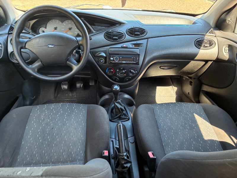 FORD FOCUS 1.6 FLEX HA 2007/2007 COMPLETO VEÍCULOS GUAPORÉ / Carros no Vale