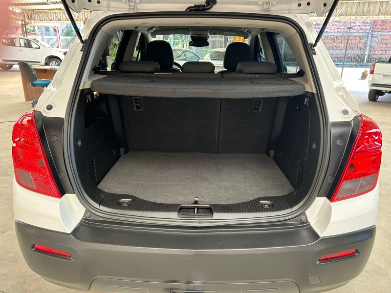 CHEVROLET TRACKER 1.8 MPFI LT 4X2 16V FLEX 4P AUTOMÁTICO 2015/2016 LAVENDA VEÍCULOS ARROIO DO MEIO / Carros no Vale