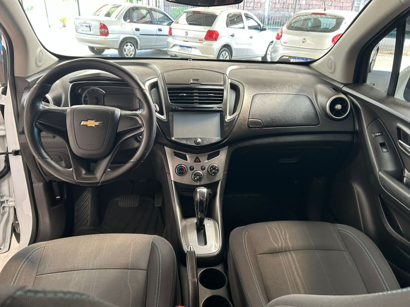CHEVROLET TRACKER 1.8 MPFI LT 4X2 16V FLEX 4P AUTOMÁTICO 2015/2016 LAVENDA VEÍCULOS ARROIO DO MEIO / Carros no Vale