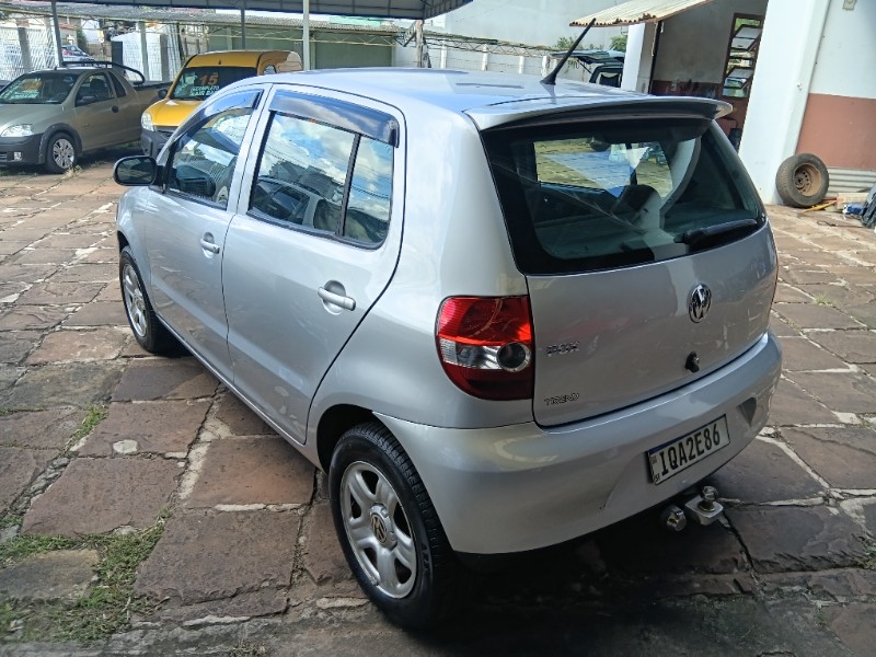 VOLKSWAGEN FOX 1.0 MI TREND 8V 2010/2010 SCHAEFER AUTOMÓVEIS TEUTÔNIA / Carros no Vale