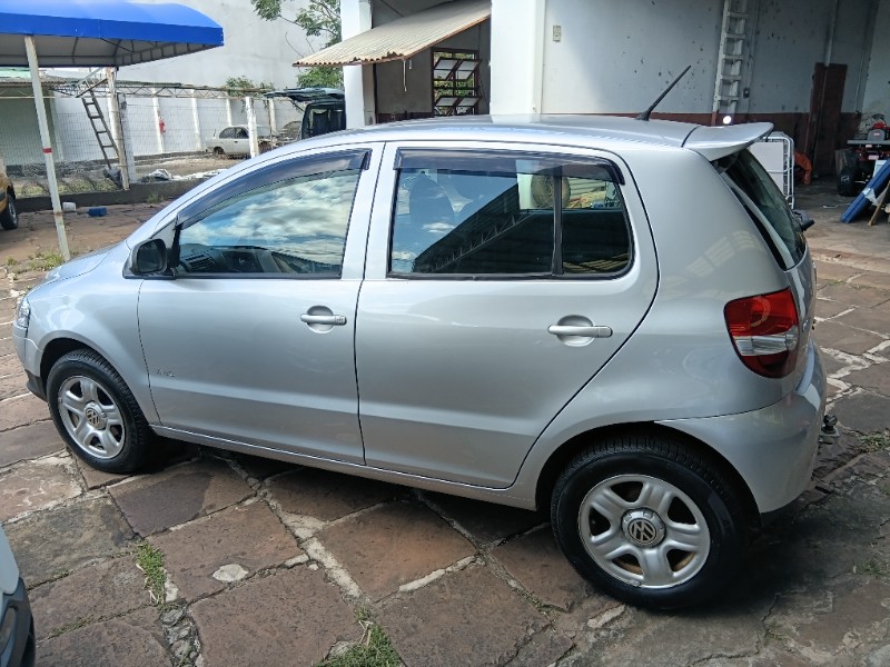 VOLKSWAGEN FOX 1.0 MI TREND 8V 2010/2010 SCHAEFER AUTOMÓVEIS TEUTÔNIA / Carros no Vale