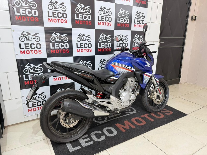 HONDA MOTOS CB 250F TWISTER 2022/2022 LECO MOTOS VENÂNCIO AIRES / Carros no Vale