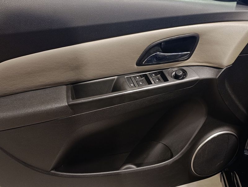 Chevrolet Chev Cruze Lt Nb 2014/2014 SIM VEÍCULOS PORTO ALEGRE / Carros no Vale