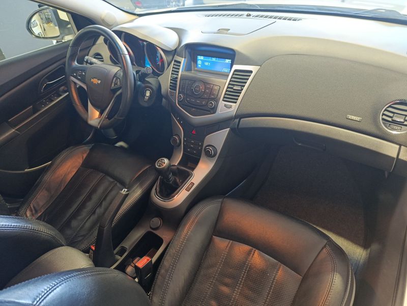 Chevrolet Cruze 1.8 Lt 16v 2014/2014 SIM VEÍCULOS PORTO ALEGRE / Carros no Vale