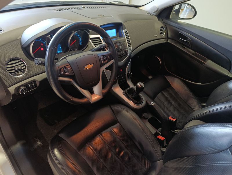 Chevrolet Cruze 1.8 Lt 16v 2014/2014 SIM VEÍCULOS PORTO ALEGRE / Carros no Vale