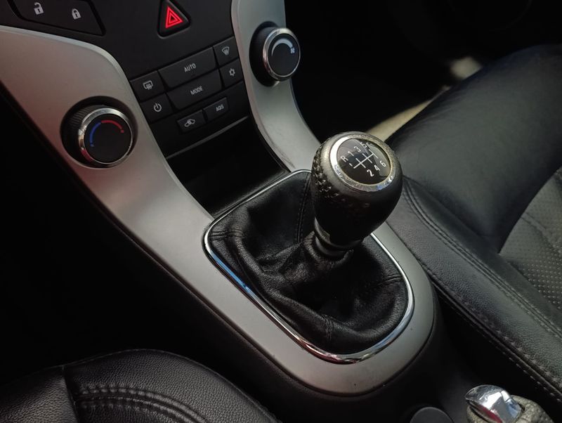 Chevrolet Cruze 1.8 Lt 16v 2014/2014 SIM VEÍCULOS PORTO ALEGRE / Carros no Vale