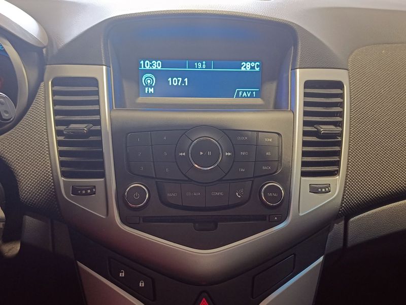 Chevrolet Cruze 1.8 Lt 16v 2014/2014 SIM VEÍCULOS PORTO ALEGRE / Carros no Vale