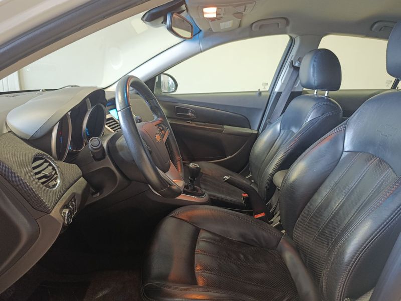 Chevrolet Cruze 1.8 Lt 16v 2014/2014 SIM VEÍCULOS PORTO ALEGRE / Carros no Vale